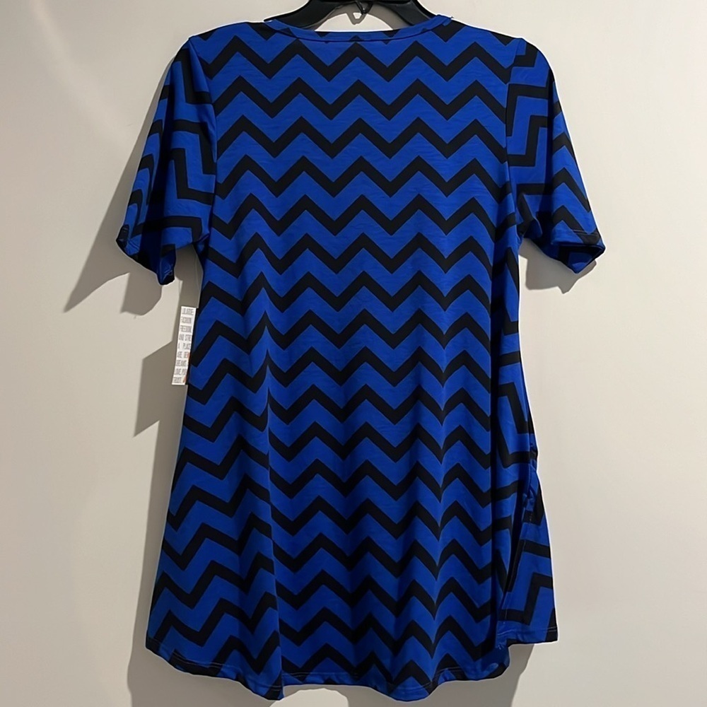 Lularoe blue black chevron top. Size XS. NWT. - Picture 5 of 6